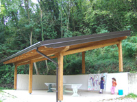La nuova tettoia a Villa Girasoli